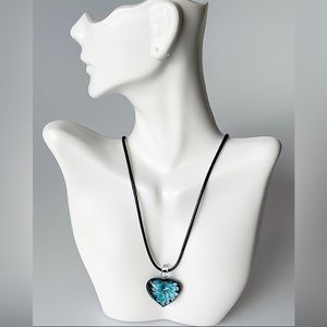 Woman’s pendant necklace